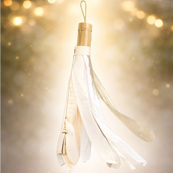 Hangende witte Ibiza vlaggen Hangende witte Ibiza vlaggen